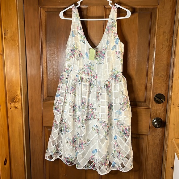NWT Anthropologie Maeve V-Neck White Peony Garden Dress Size 10 - Picture 2 of 9